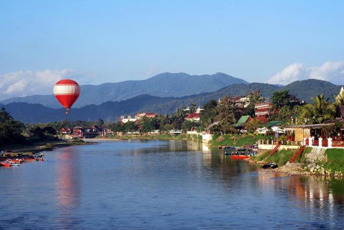 Consiana Hotel Vang Vieng Bagian luar foto